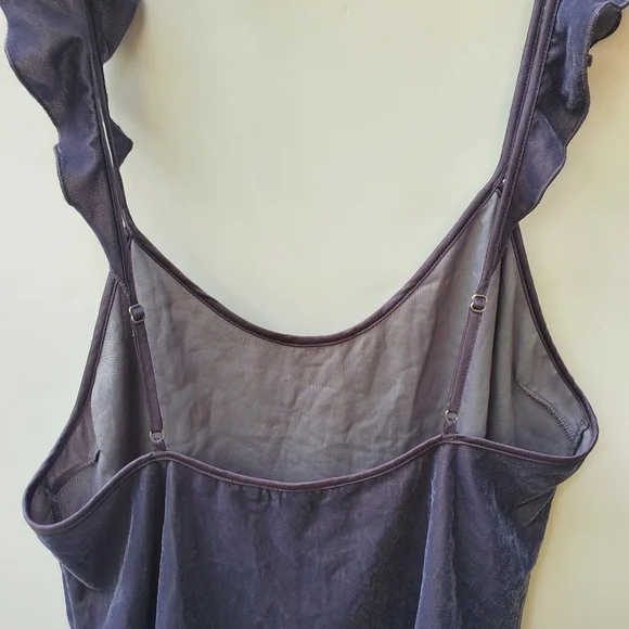 VICTORIA'S Secret Velvet Tank Top Ruffle Strap Size M - EUC! - Picture 7 of 11